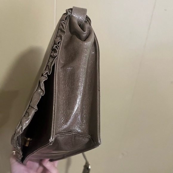 MARIO VALENTINO Made in Italy Vintage Taupe Leather Ruffle Purse - Picture 5 of 11